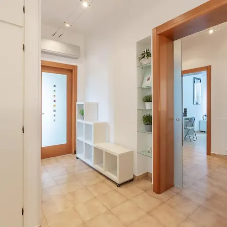 Passega Modern Con Garage!